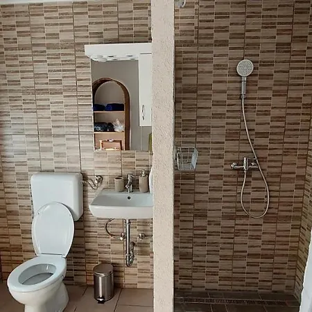 Hollofeszek Vendeghaz Badacsonytördemic