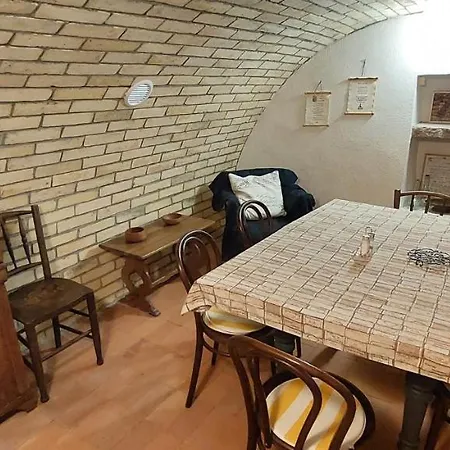 Hollofeszek Vendeghaz Apartmán Badacsonytördemic