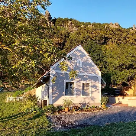 Hollofeszek Vendeghaz Badacsonytördemic