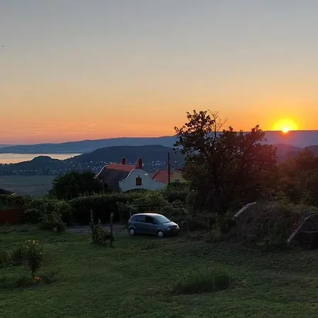 Hollofeszek Vendeghaz