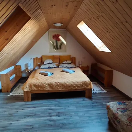 Hollófészek Apartman *
