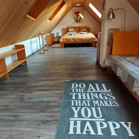 Hollofeszek Vendeghaz Badacsonytördemic