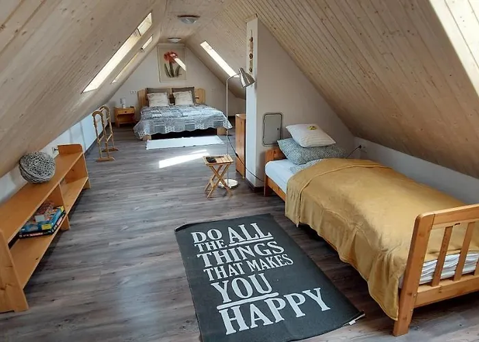 Hollofeszek Vendeghaz Badacsonytördemic