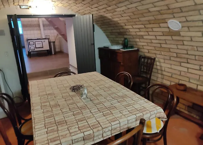 Daire Hollofeszek Vendeghaz