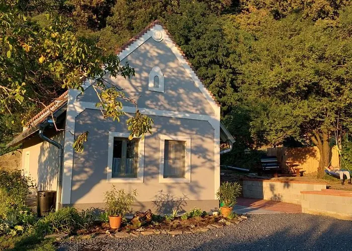 Hollofeszek Vendeghaz *