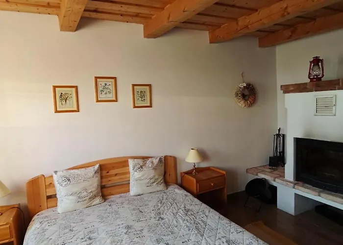 Hollofeszek Vendeghaz * Badacsonytördemic