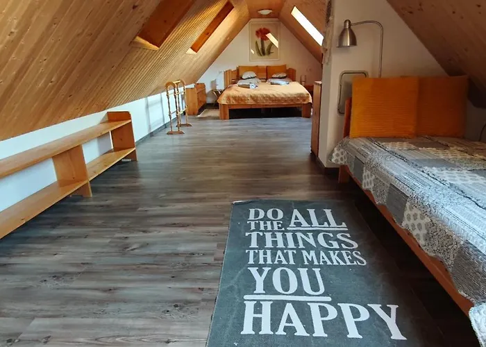 Hollofeszek Vendeghaz Badacsonytördemic